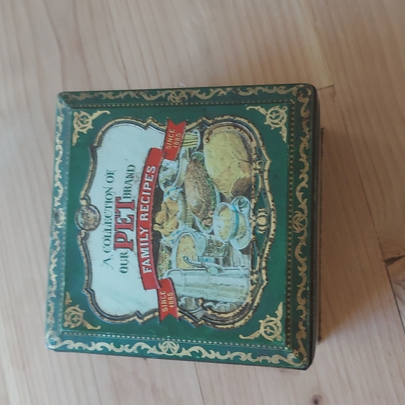 Other - 🎃Vintage recipe tin